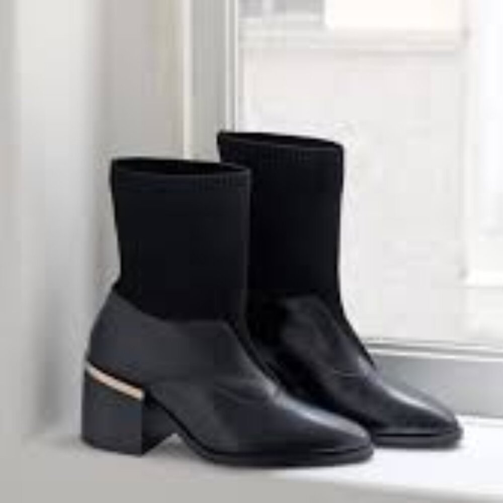 Universal Standard Porto Shortie Boots sz 8 NIB